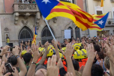 Granollers, Katalonya, İspanya, 3 Ekim 2017: İspanyol polisi müdahale catalonia referandumda 1 Ekim karşı protesto paceful insanlarda.