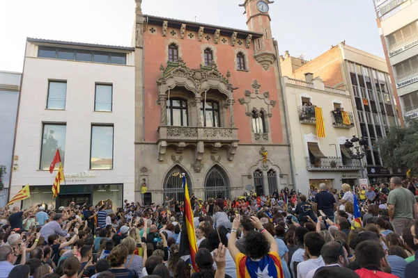 Granollers, Katalonya, İspanya, 3 Ekim 2017: İspanyol polisi müdahale catalonia referandumda 1 Ekim karşı protesto paceful insanlarda.