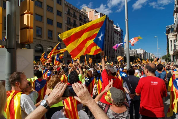 Barcelona, Katalonya, İspanya, 11 Eylül 2017: Ralli Catalunya'nın bağımsızlığını Milli gün boyunca desteği