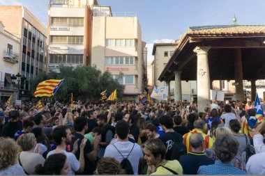 Granollers, Katalonya, İspanya, 3 Ekim 2017: İspanyol polisi müdahale catalonia referandumda 1 Ekim karşı protesto paceful insanlarda.