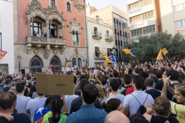 Granollers, Katalonya, İspanya, 3 Ekim 2017: İspanyol polisi müdahale catalonia referandumda 1 Ekim karşı protesto paceful insanlarda.