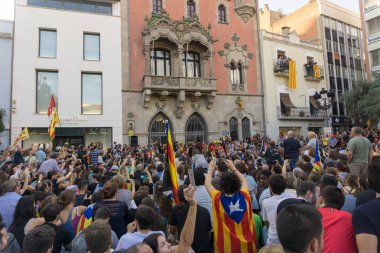 Granollers, Katalonya, İspanya, 3 Ekim 2017: İspanyol polisi müdahale catalonia referandumda 1 Ekim karşı protesto paceful insanlarda.