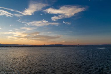 sunrise plajda kıyısında görünümünü