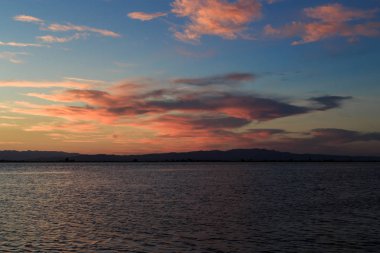 delta ebro güzel gün batımı. İspanya