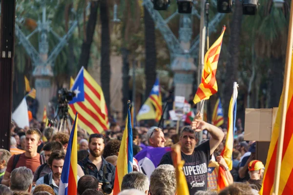 Barcelona Catalunha Espanha Outubro 2017 Pessoas Apoiando Independência Catalunha Passeig — Fotografia de Stock