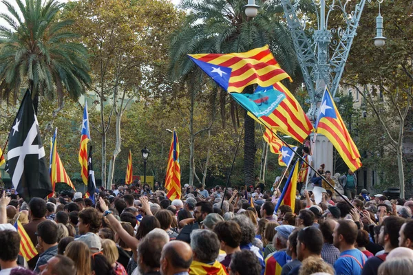 Barcelona Catalunha Espanha Outubro 2017 Pessoas Apoiando Independência Catalunha Passeig — Fotografia de Stock