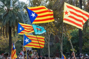 Katalan independentist bayrak. Estelada, tezahürü sırasında yakın