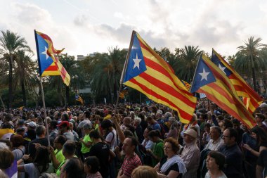 Katalan independentist bayrak. Estelada, tezahürü sırasında yakın