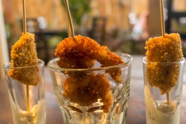 lezzetli tropikal yemekleri Deniz ürünleri ve makarna ile