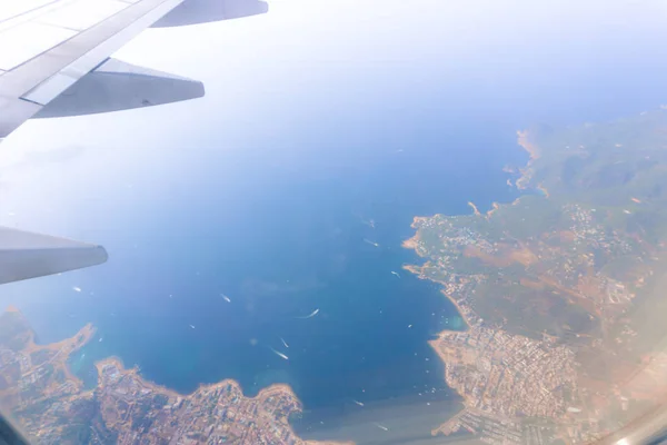 イビサ島の地中海と飛行機から空撮 — ストック写真