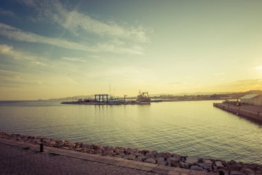 Vinaros, İspanya, 03 Eylül 2017: Vinaros gün batımı bağlantı noktasından görüntüleyin. Vinaroz bir Akdeniz yeridir