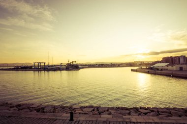 Vinaros, İspanya, 03 Eylül 2017: Vinaros gün batımı bağlantı noktasından görüntüleyin. Vinaroz bir Akdeniz yeridir