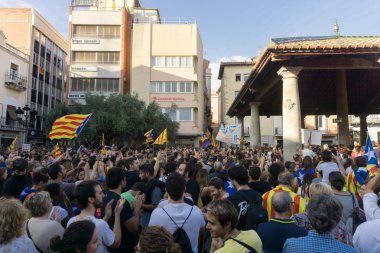Granollers, Katalonya, İspanya, 3 Ekim 2017: İspanyol polisi müdahale catalonia referandumda 1 Ekim karşı protesto paceful insanlarda.