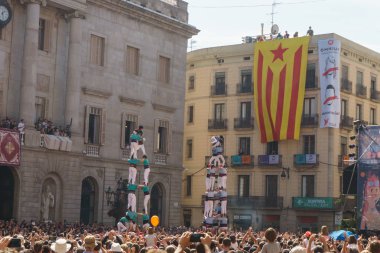 Barcelona, Katalonya, İspanya, 10 Ekim 2017: insanlar Catalunya Passeig Lluis şirketlerinin içinde bağımsızlığı için ralli destek hakkında.