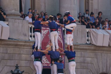 Barcelona, Katalonya, İspanya, 10 Ekim 2017: insanlar Catalunya Passeig Lluis şirketlerinin içinde bağımsızlığı için ralli destek hakkında.
