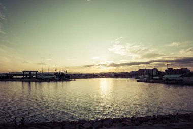 Vinaros, İspanya, 03 Eylül 2017: Vinaros gün batımı bağlantı noktasından görüntüleyin. Vinaroz bir Akdeniz yeridir