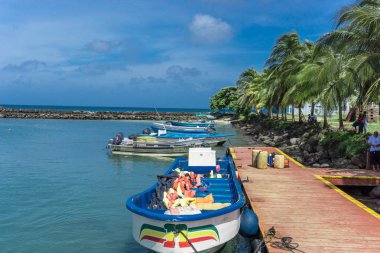 Mısır Island, Nicaragua 18 Ağustos 2016: Mısır Adası, genel seyahat görüntüleri limanda işçi.