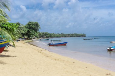 Mısır Island, Nicaragua 18 Ağustos 2016: Mısır Adası, genel seyahat görüntüleri limanda işçi.