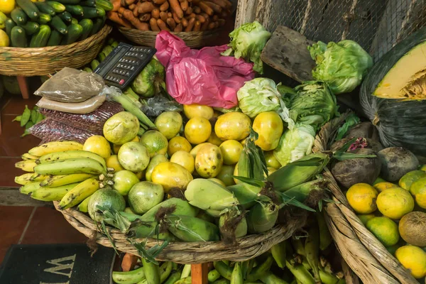 Gyümölcsök Eladni Nicaragua Piacon — Stock Fotó