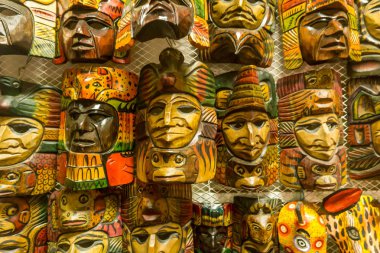 Nikaragua üzerinde gelen el yapımı maskeleri esnaf Pazar yerinde satmak