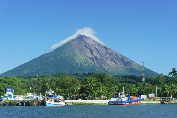 : Ometepe Island, Nicaragua. Voclano Concepcion görünümünü 