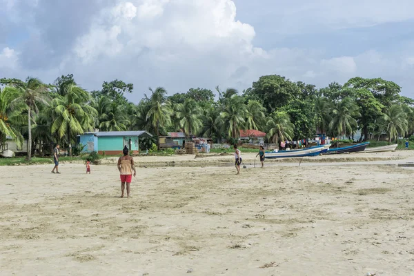 Кукурузный Остров Никарагуа Августа 2016 Года Люди Вокруг Дома Общие — стоковое фото