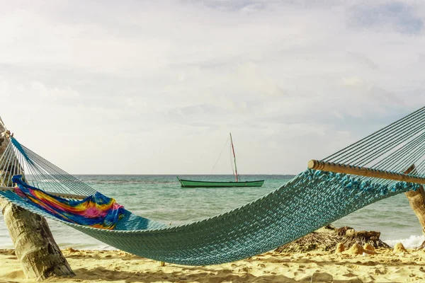 Concepto Relajante Hermosa Playa Tropical Con Hamaca Las Palmas —  Fotos de Stock