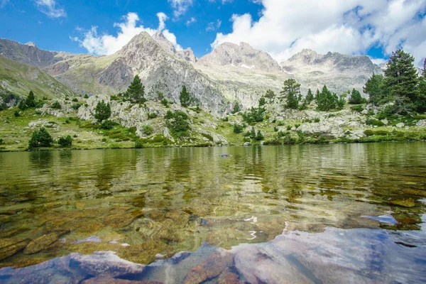Riflessi Acqua Montagna Natura Pura Nei Pirenei Dalla Spagna — Foto Stock