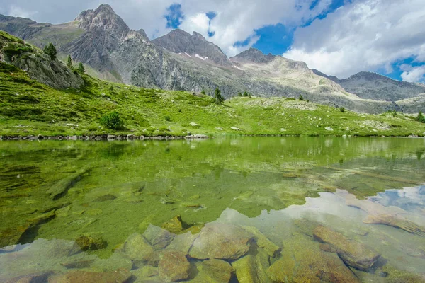 Riflessi Acqua Montagna Natura Pura Nei Pirenei Dalla Spagna — Foto Stock