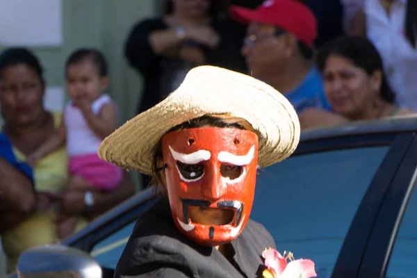 그라나다 니카라과 2017 사람들은 카니발의 전통적인 드레스와 화려한 마스크를 니카라과 — 스톡 사진