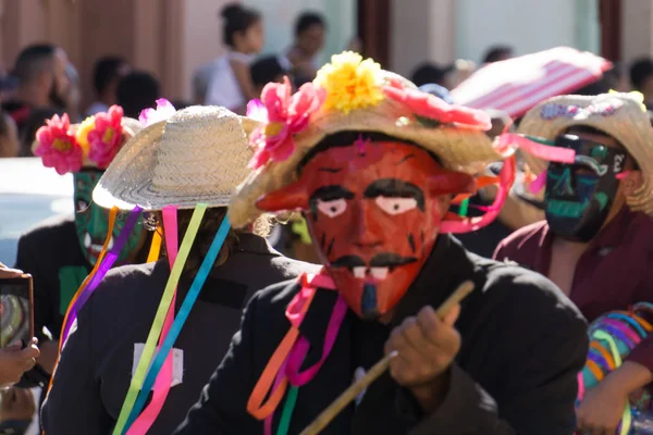 Granada Nicaragua Februar 2017 Menschen Traditioneller Kleidung Und Farbenfrohen Masken — Stockfoto