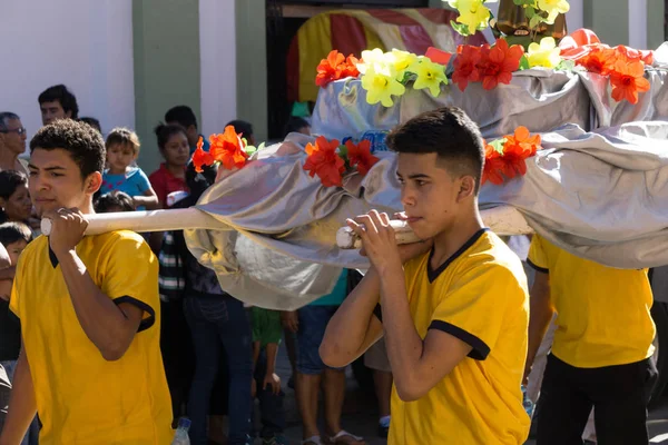 Granada Nicaragua Februar 2017 Menschen Traditioneller Kleidung Und Farbenfrohen Masken — Stockfoto