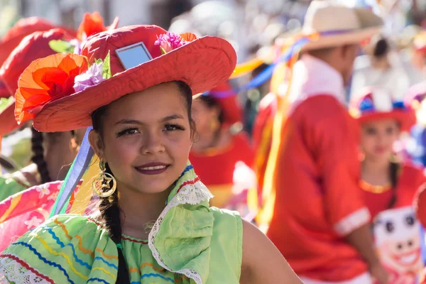 Granada Nicaragua 2017 Február Emberek Visel Hagyományos Ruha Színes Maszkok — Stock Fotó