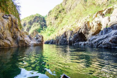 Somoto Canyon Kuzey Nikaragua, yüzme, hiking ve uçurumdan atlama gibi açık hava etkinlikleri için popüler bir turizm