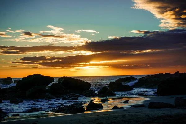 Hermosa Puesta Sol Playa Con Ambiente Romántico — Foto de Stock