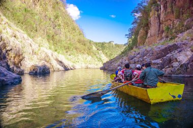 Somoto Kanyon, Nikaragua Somoto, Nikaragua, Juanuary 2, 2018:people Nehri'nde tekne