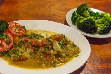 Akdeniz yemekleri, İtalyan tarifi. Beyaz şarap doğal soslu balık