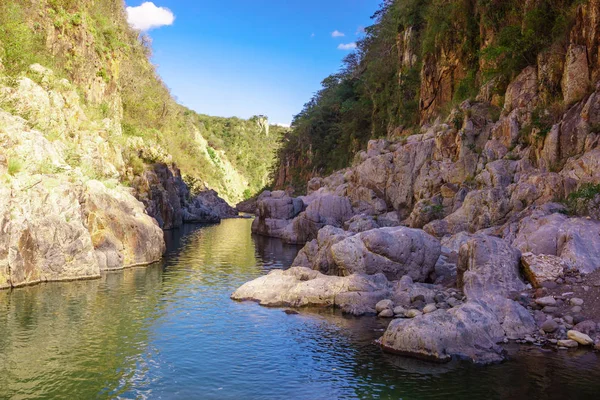 Somoto Kanyon, Nikaragua, nehir kanyonun ortasında