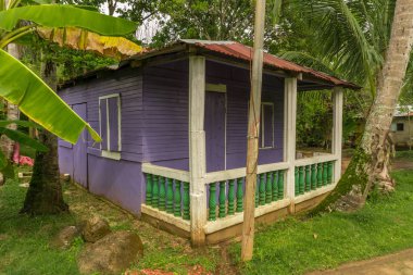 Mısır Island, Nicaragua, 5 Mayıs 2017: tropik ada içinde ahşap kulübe
