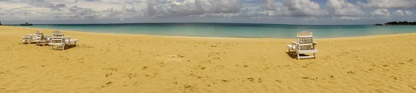 Plaj Sahil Açık Mavi Gökyüzü Ile Gün Boyunca — Stok fotoğraf