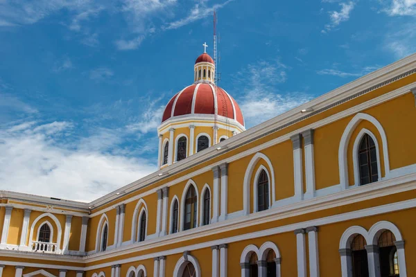 Granada Nicaragua Kathedraal Van Buiten Bekijken Zonnige Dag — Stockfoto
