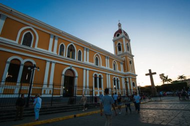 Granada, Nikaragua, Ocak 14, 2018:church Granada, Nikaragua, sokaklarda turistler ile şehrin