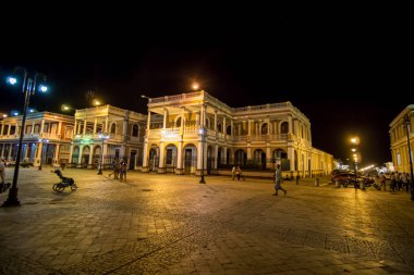 Granada, Nikaragua, 14 Ocak, 2018:night görünümü kilisede Granada şehir sokakları touristsnight tam kilise Granada şehir sokakları turist, tam göster.