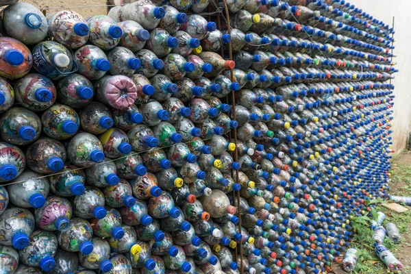 Стена Переработанного Пластика — стоковое фото