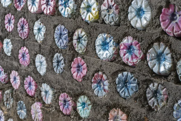 renkli plastik şişe duvar