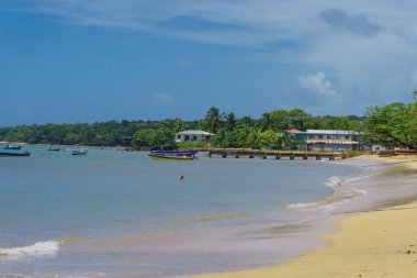 Mısır Island, Nicaragua - 24 Şubat 2018: Bağlantı noktası tekneler Mısır Adası manzaralı, bir çoğu turistik Nikaragua yerleştirir