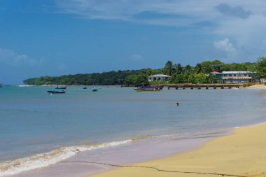 Sahilde plaj manzarası açık gökyüzü ve Kano