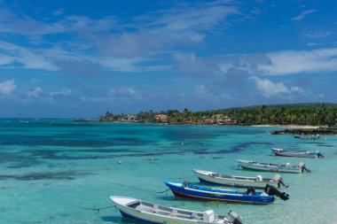 Sahilde plaj manzarası açık gökyüzü ve Kano
