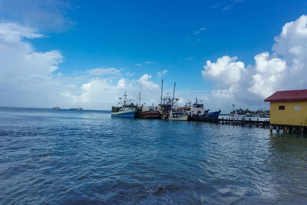 Corn Island Nicaragua Febrero 2018 Vista Puerto Con Embarcaciones Corn — Foto de Stock