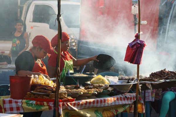 Leon Leon Nicaragua March 2018 Nicaraguan Women Cooking Street Typical — Stock Photo, Image